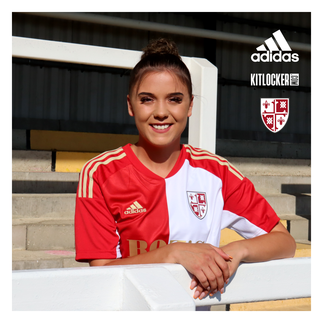 Esme Parsons, Women's forward, in the 2022/23 adidas Home Kit